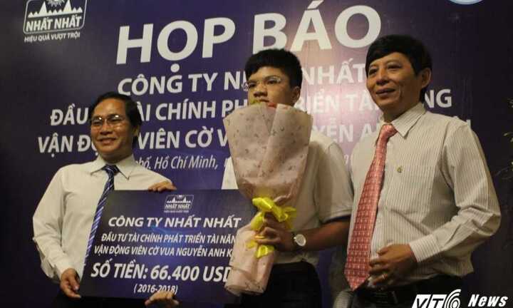 Thần đồng cờ vua Anh Khôi nhận tài trợ tiền tỷ