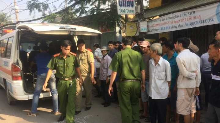 Nam thanh niên bị xe tải kéo lê nhiều mét trên đường