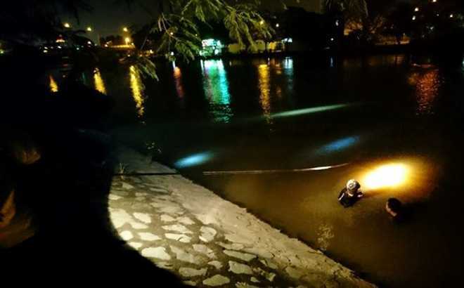 Mẹ ôm 2 con nhảy sông Giồng Ông Tố tự vẫn