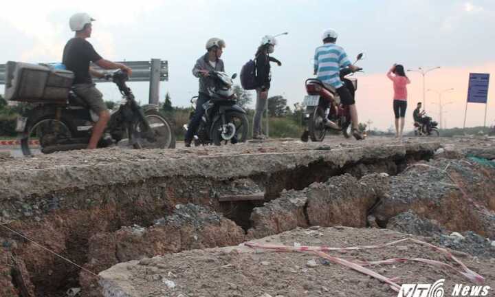 Rợn người hàng trăm nam nữ sinh viên Sài thành hẹn hò trên bờ kè 'tử thần'