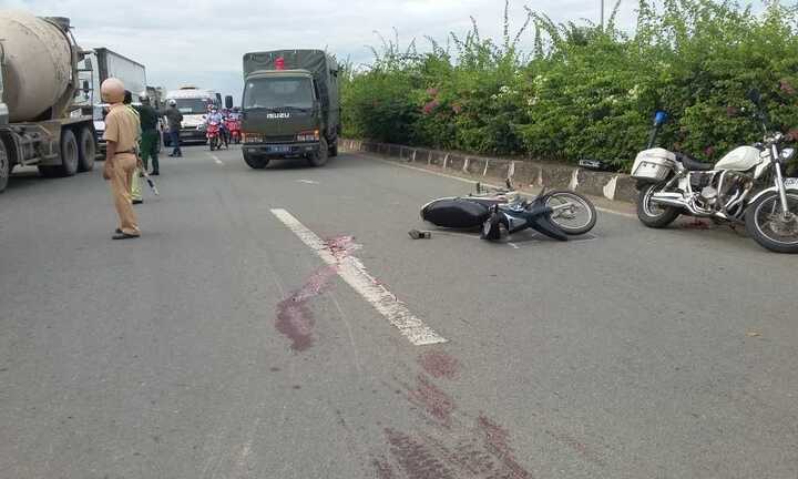 Xe buýt tông xe máy ở Sài Gòn, 2 phụ nữ thương vong