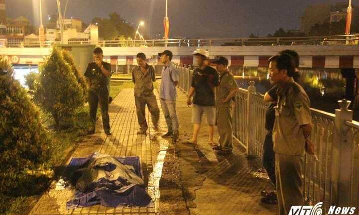 Nhảy xuống kênh Nhiêu Lộc cứu cô gái, một thanh niên suýt mất mạng