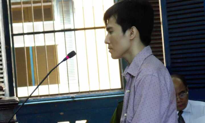 Bị phụ tình, nam thanh niên mang xăng đi đốt người yêu