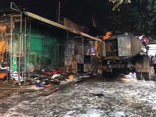 Cháy nổ lớn cây xăng ở TP.HCM: 2 nhân viên bỏng nặng, hàng chục xe máy bị thiêu rụi