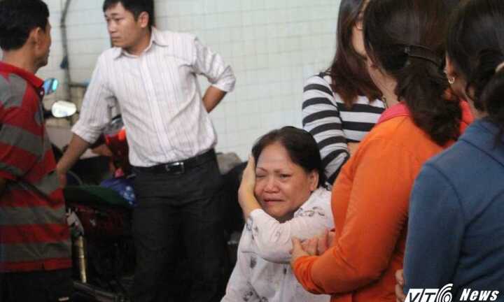 Cháy nhà 6 người chết ở TP.HCM: Thi thể người cha dang tay ôm chặt vợ và 3 con