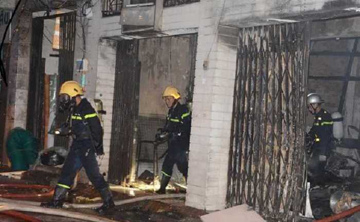 Cứu sống 7 nạn nhân mắc kẹt trong đám cháy ở Sài Gòn