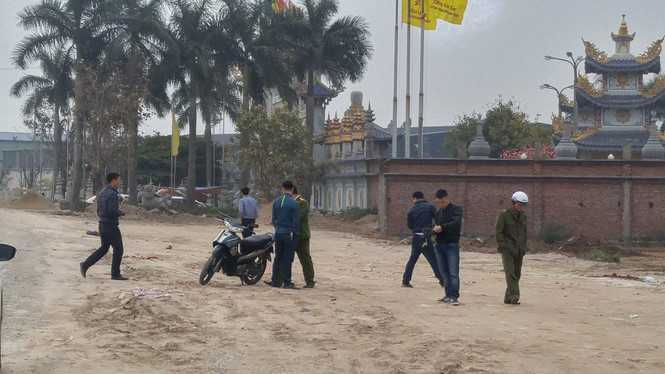 Côn đồ hỗn chiến trước cổng chùa giành trông xe Tết