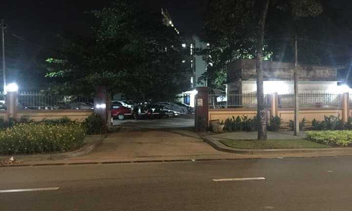 4 tên côn đồ bịt khẩu trang lao vào cướp túi xách giữa Sài Gòn