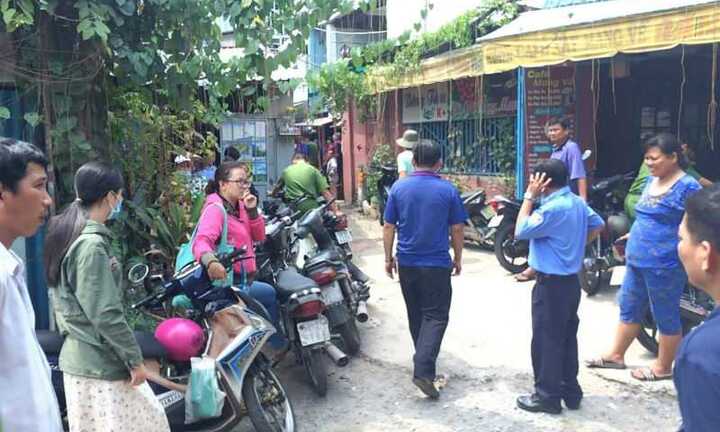 Bố mẹ chết bất thường, con gái nguy kịch trong căn nhà ở Sài Gòn