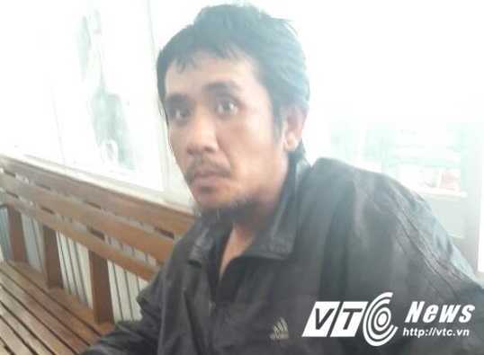 Mang ma túy, kim tiêm trong người đi trộm ghế nhựa quán cà phê