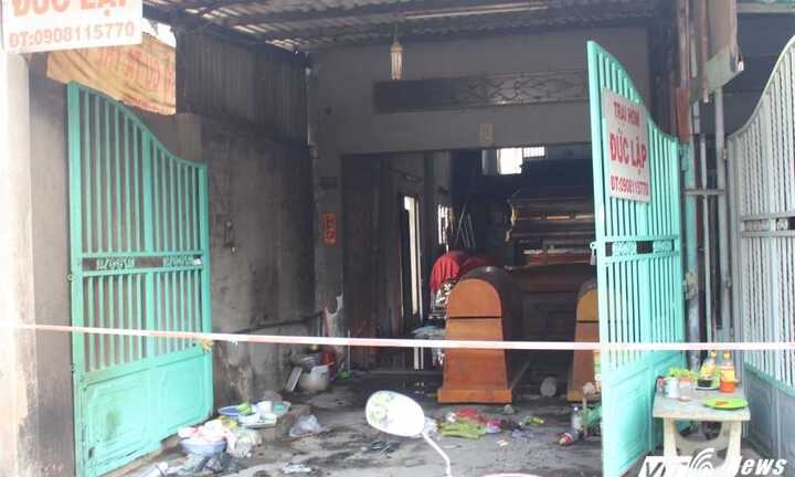 Cháy trại hòm, 4 người chết thảm: Người chồng phá cửa cứu vợ con bất thành