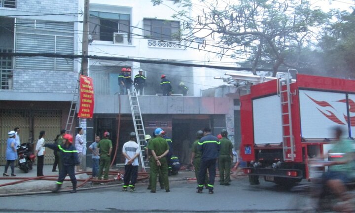 Cháy lớn ở công ty kinh doanh hàng tiêu dùng tại TP.HCM