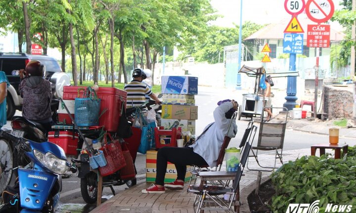 Hình ảnh 'xấu xí' trên những con đường đẹp nhất Sài Gòn