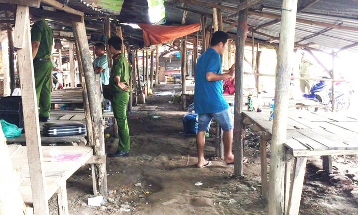 Con ngáo đá xông vào chợ đánh mẹ bầm dập, chém tiểu thương chết gục trên vũng máu