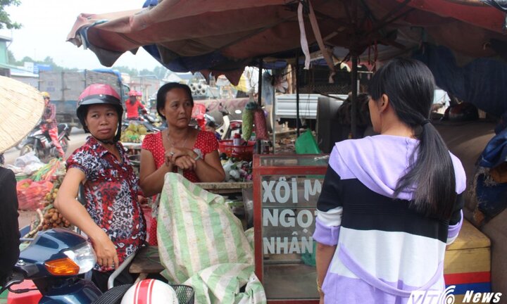 Con đánh mẹ bầm dập, chém tiểu thương chết gục trong chợ: Nhân chứng kể lại phút rợn người