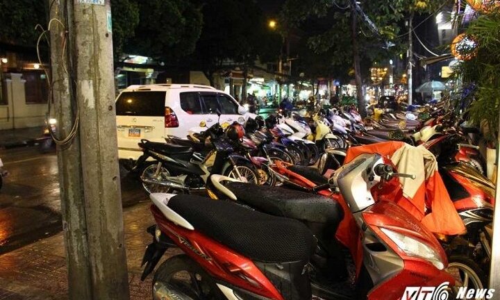 Chủ tịch TP.HCM chỉ đạo hoàn chỉnh đề án thu phí vỉa hè