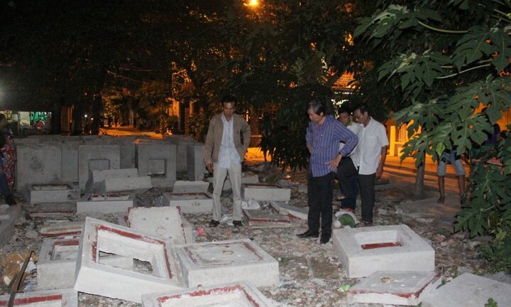 Bé trai 10 tuổi bị nắp cống đè chết ở Sài Gòn