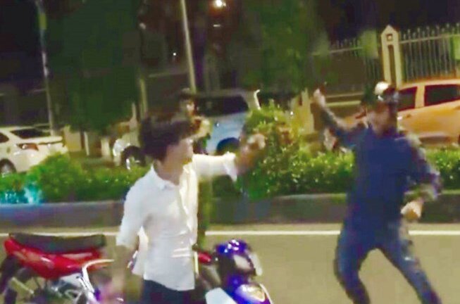 Vung dao tấn công cảnh sát rồi nhảy xuống sông Sài Gòn lẩn trốn