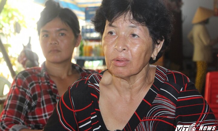 Bà ngoại bé gái bị ông nội, cha ruột hiếp dâm liên tục nhận tin nhắn dọa giết