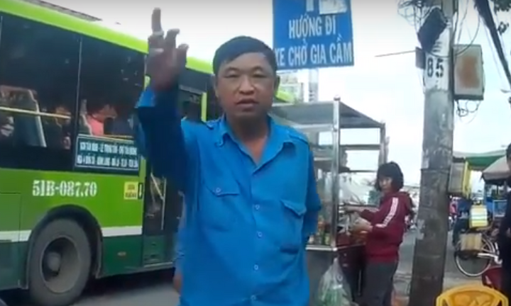 Nhóm xe ôm truyền thống đánh hội đồng tài xế GrabBike ở Sài Gòn