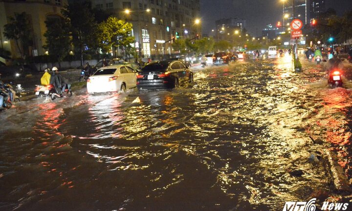 Siêu máy bơm giải cứu 'rốn ngập' Sài Gòn trong một tiếng
