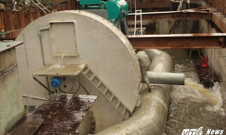 Họp báo việc siêu máy bơm lần đầu thất bại khi giải cứu 'rốn ngập' Sài Gòn