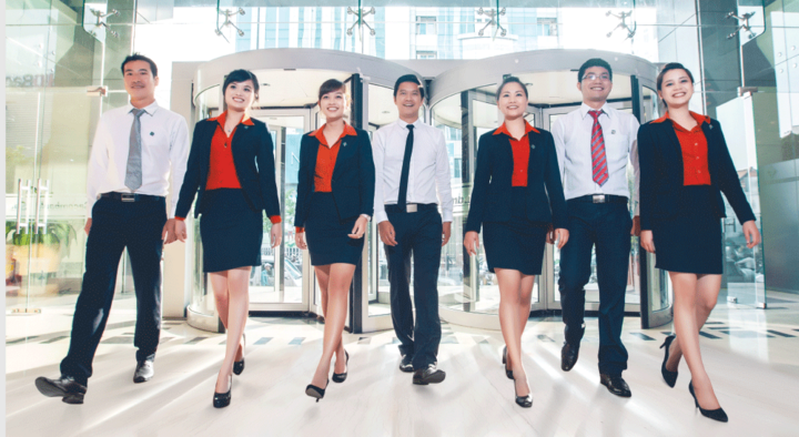 Cấm công chức ở TP.HCM mặc quần jean, áo thun trong giờ làm
