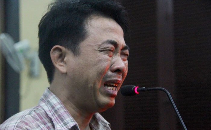 Nguyên tổng giám đốc VN Pharma khóc nức nở tại tòa