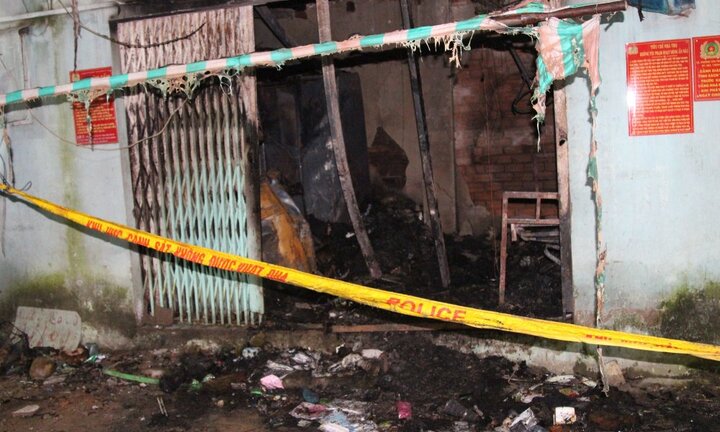 Căn nhà bốc cháy ngùn ngụt trong đêm, hai bà cháu chết thương tâm ở Sài Gòn