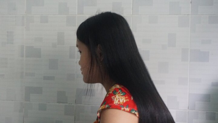 Đang xem tivi, bé gái 14 tuổi bị nam thanh niên dùng dao khống chế hiếp dâm