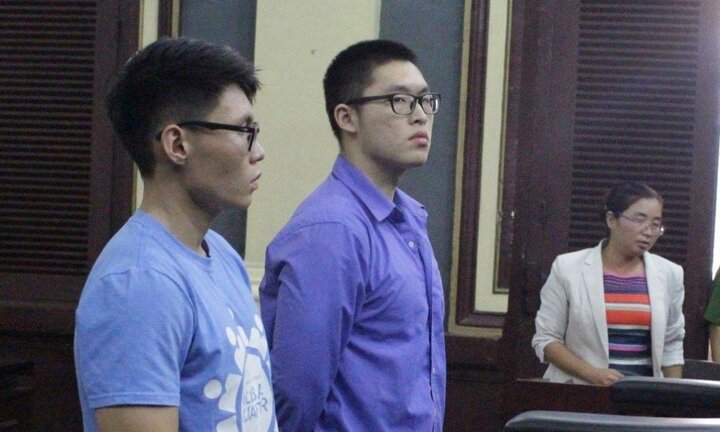 Bị yêu cầu kiểm tra hành chính, hai thanh niên tấn công CSGT