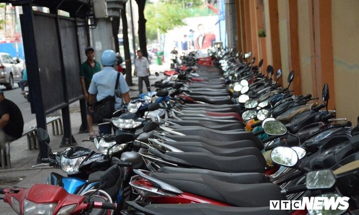 TP.HCM chỉ đạo chấm dứt các bãi giữ xe trên vỉa hè