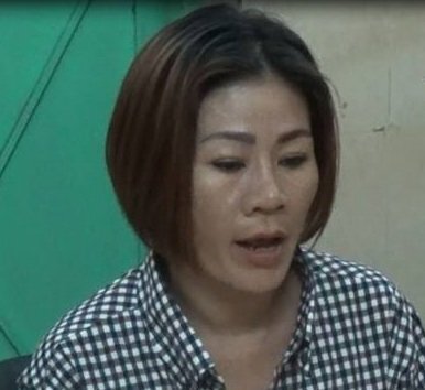 Nữ quái móc túi người đàn ông ngủ trên vỉa hè, lấy khóa trộm xe máy