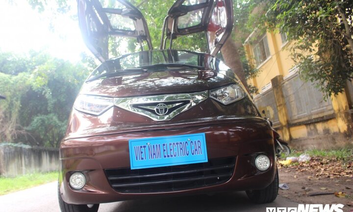 Ảnh: Siêu phẩm ô tô điện 'đại bàng tung cánh' ở Sài Gòn