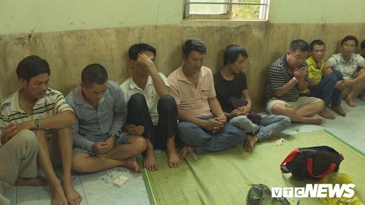 Triệt phá ổ bạc ở Đắk Lắk, bắt 14 đối tượng xóc đĩa ăn tiền