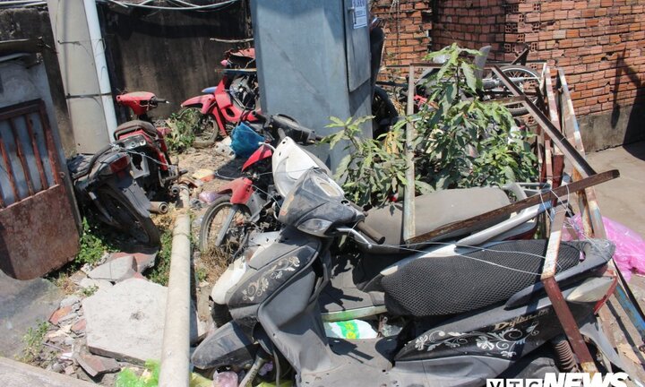 Bên trong bến xe An Sương, TP.HCM: Nhếch nhác, xuống cấp nghiêm trọng