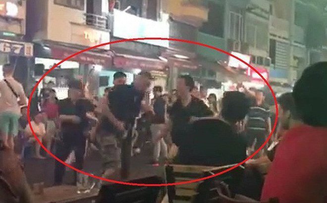 Chủ tịch phường xin lỗi khách Tây bị đánh ở phố đi bộ Bùi Viện