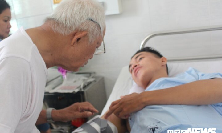 Hai hiệp sĩ sinh viên bị cướp đâm trọng thương: 'Bình phục rồi em sẽ tiếp tục bắt cướp'