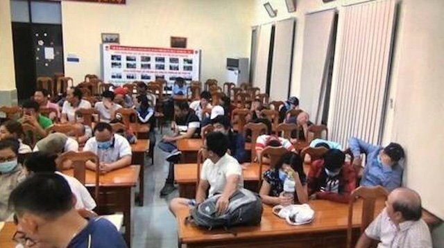 Triệt phá ổ cờ bạc đánh bài Poker, tạm giữ gần 40 đối tượng