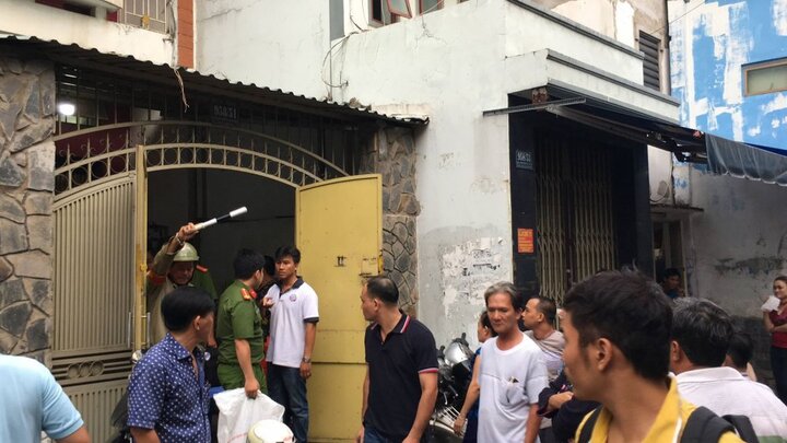 Hai cha con chết bất thường trong nhà ở TP.HCM