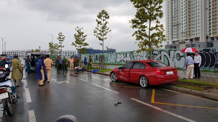 Bị xe BMW chạy tốc độ cao tông trúng, cô gái 20 tuổi chết thương tâm