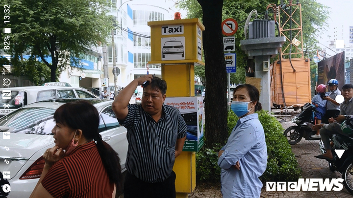 Vì sao các điểm đón taxi cố định ở TP.HCM vắng khách?