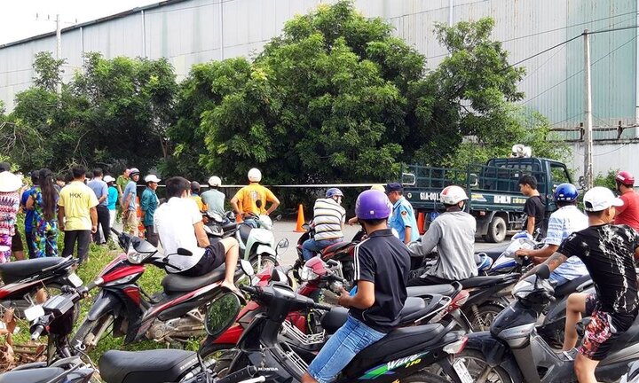 Người đàn ông chết bất thường ở gốc cây với nhiều vết thương