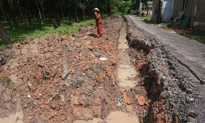 Cưỡng chế con đường mạnh thường quân làm giúp dân ở TP.HCM: Chủ tịch xã nói gì?