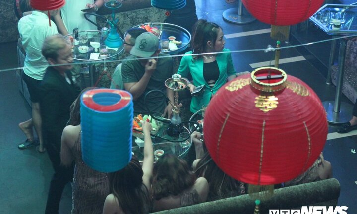 Cảnh sát ập vào quán bar ở TP.HCM, phát hiện hàng chục dân chơi ma túy