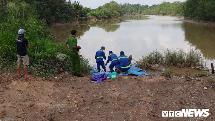 Phát hiện thi thể nam giới xăm mình trôi dưới sông Rạch Chiếc