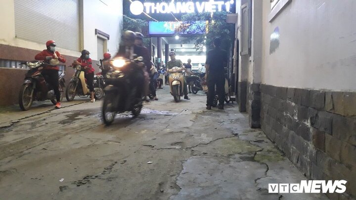 Nghi án nhân viên nhà hàng chết kẹt trong thang máy ở TP.HCM