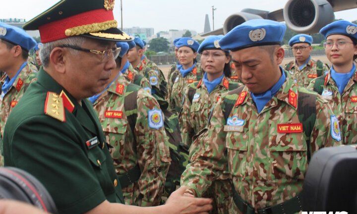 Ảnh: 63 chiến sĩ lên đường tham gia gìn giữ hòa bình Liên hợp quốc ở Nam Sudan