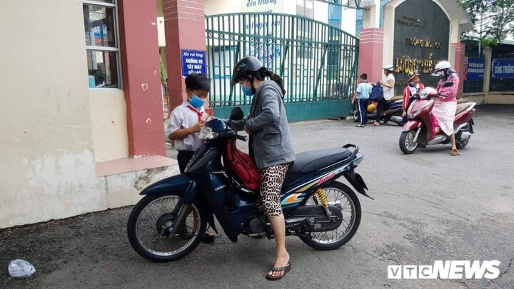 Đình chỉ công tác thầy giáo bạo hành học sinh vì thiếu bài kiểm tra