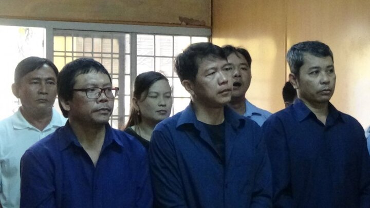 Xét xử đường dây mua bán 'logo xe vua': Thừa nhận đưa tiền hối lộ nhưng không nhớ người nhận tiền